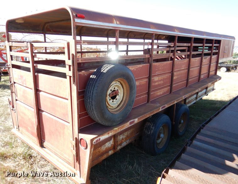 image for item IV9750 1978 Sooner  livestock trailer