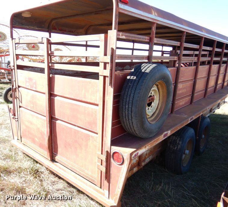 image for item IV9750 1978 Sooner  livestock trailer