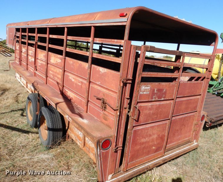 image for item IV9750 1978 Sooner  livestock trailer