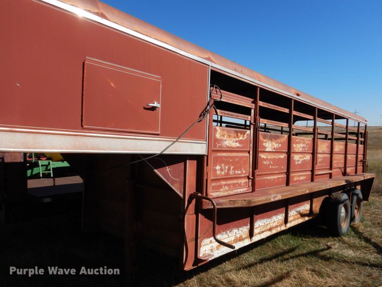 image for item IV9750 1978 Sooner  livestock trailer