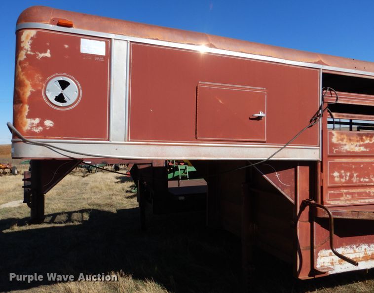 image for item IV9750 1978 Sooner  livestock trailer