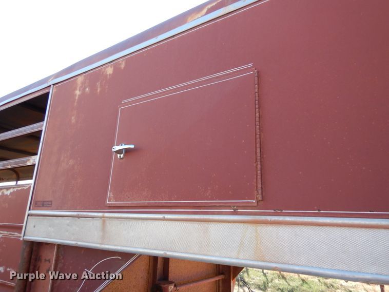 image for item IV9750 1978 Sooner  livestock trailer