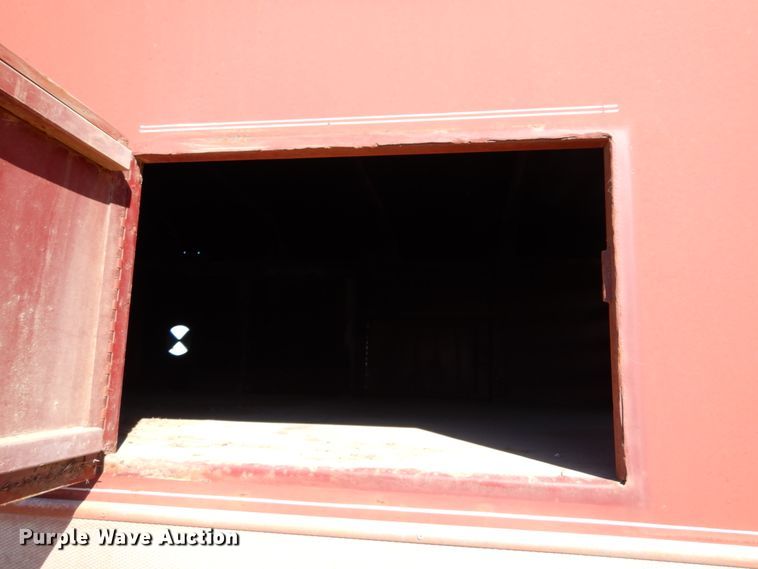 image for item IV9750 1978 Sooner  livestock trailer