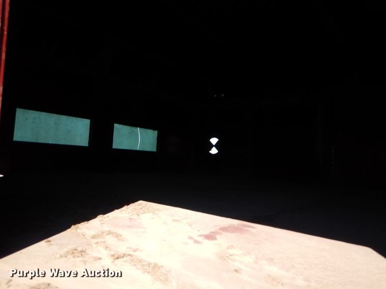 image for item IV9750 1978 Sooner  livestock trailer