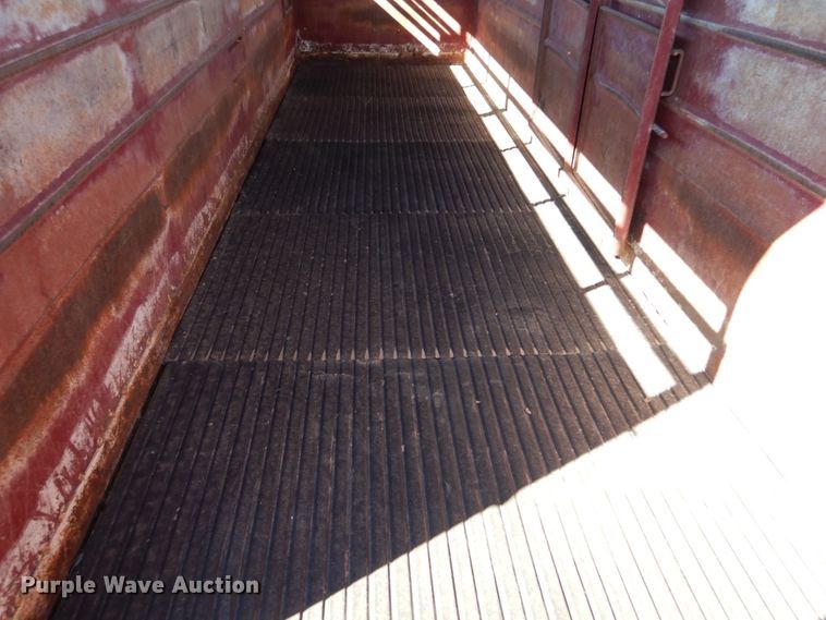 image for item IV9750 1978 Sooner  livestock trailer