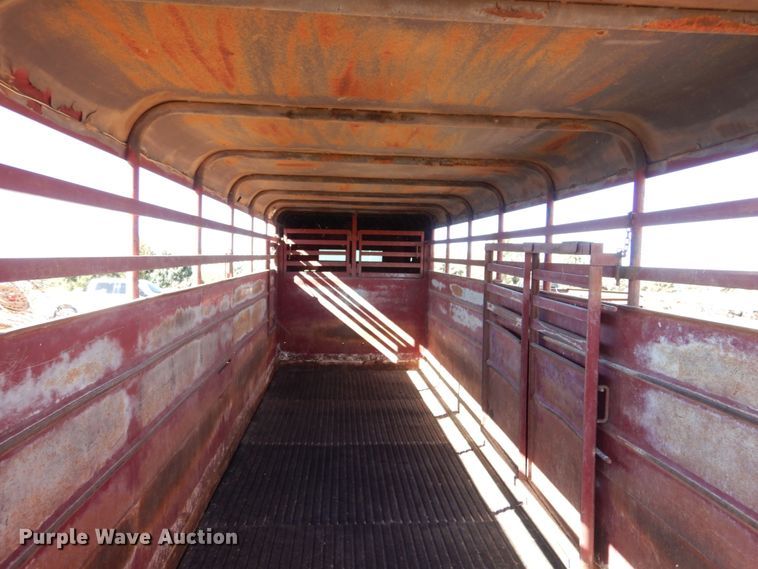image for item IV9750 1978 Sooner  livestock trailer