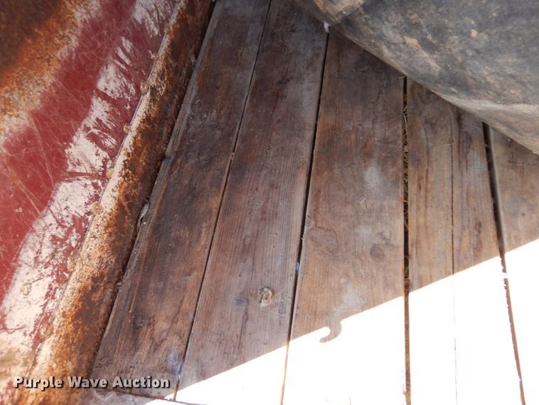 image for item IV9750 1978 Sooner  livestock trailer