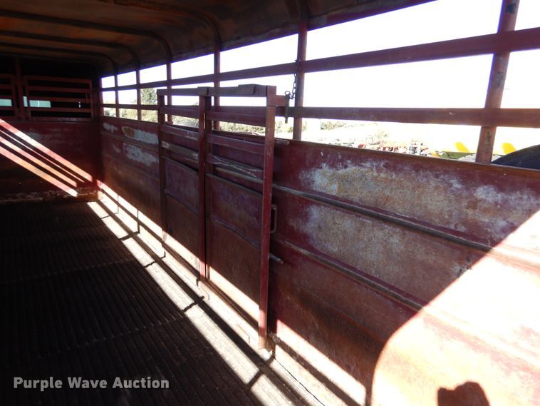 image for item IV9750 1978 Sooner  livestock trailer