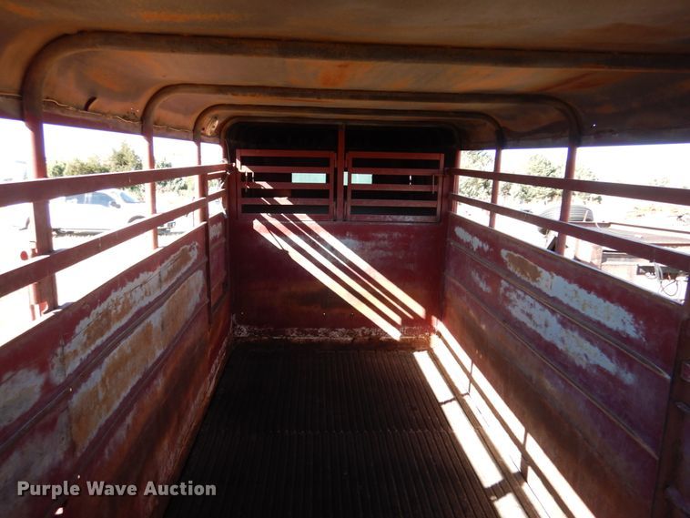 image for item IV9750 1978 Sooner  livestock trailer