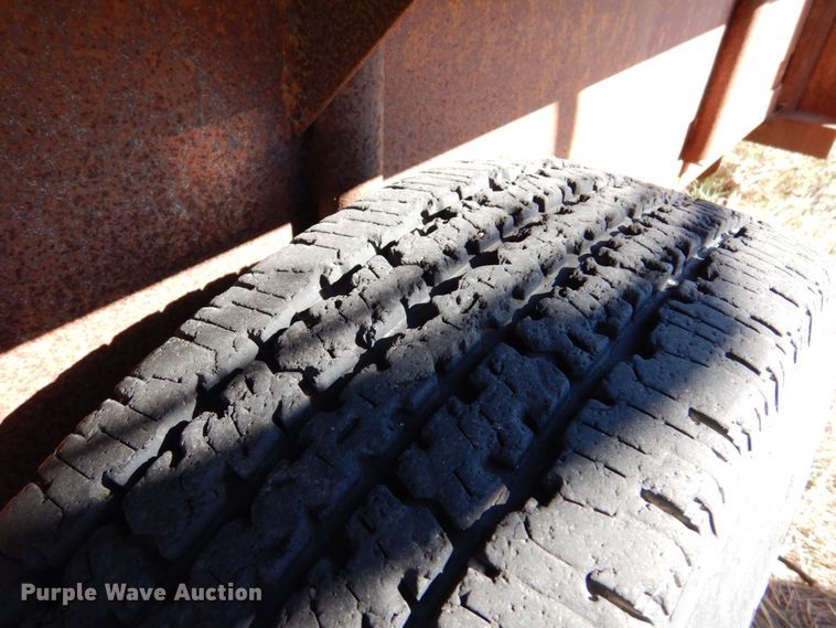 image for item IV9750 1978 Sooner  livestock trailer