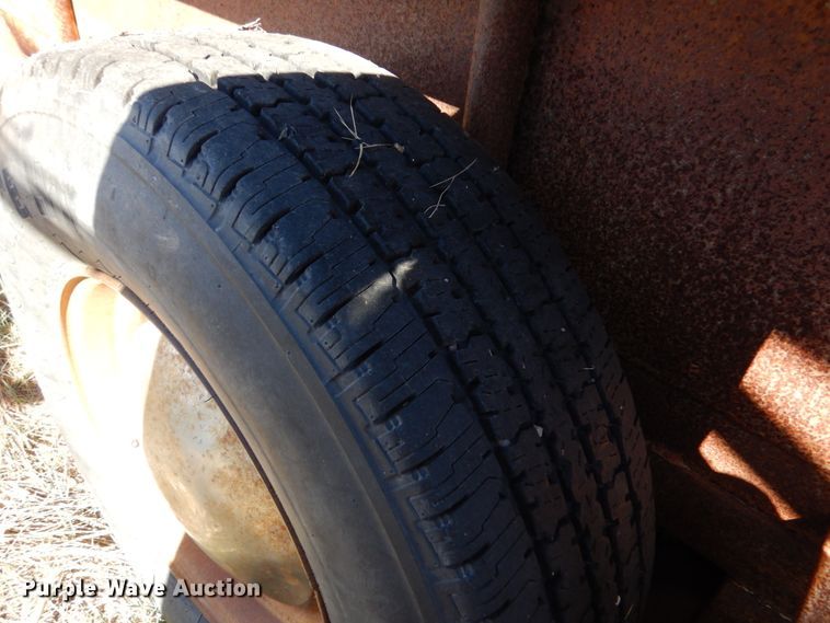 image for item IV9750 1978 Sooner  livestock trailer