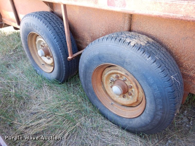 image for item IV9750 1978 Sooner  livestock trailer