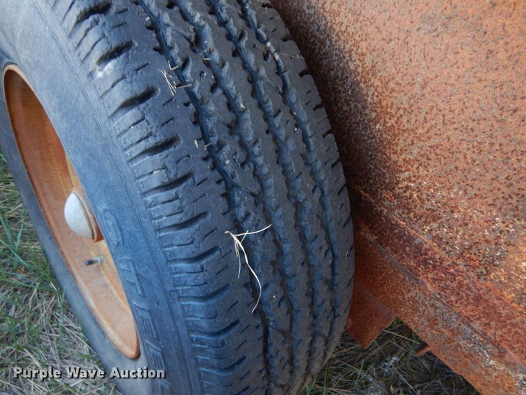 image for item IV9750 1978 Sooner  livestock trailer