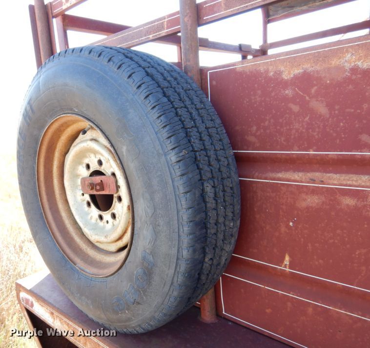 image for item IV9750 1978 Sooner  livestock trailer