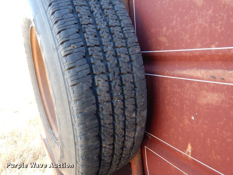 image for item IV9750 1978 Sooner  livestock trailer