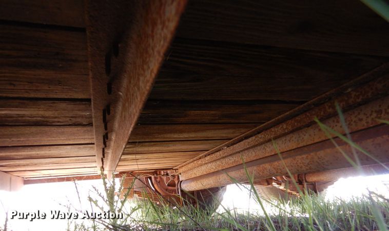 image for item IV9750 1978 Sooner  livestock trailer