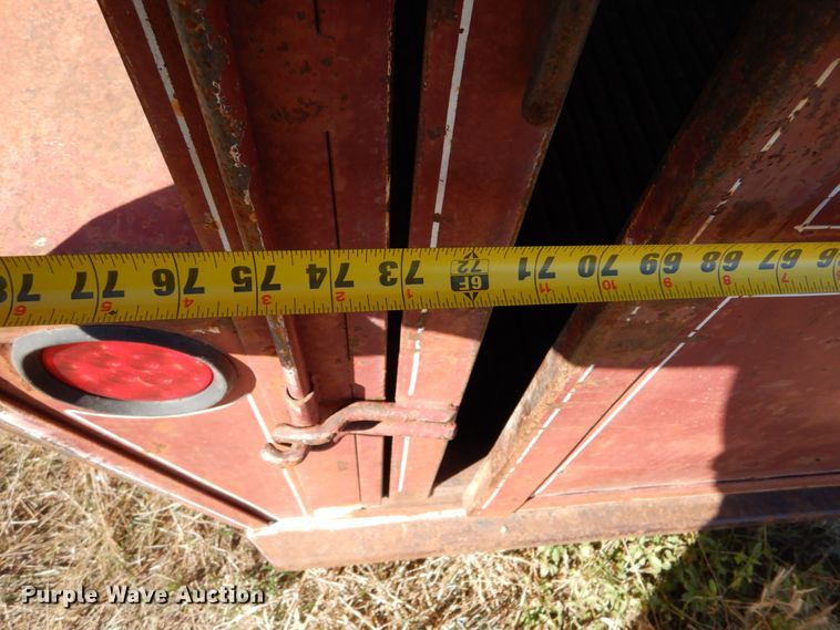 image for item IV9750 1978 Sooner  livestock trailer