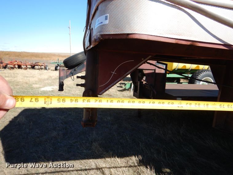 image for item IV9750 1978 Sooner  livestock trailer