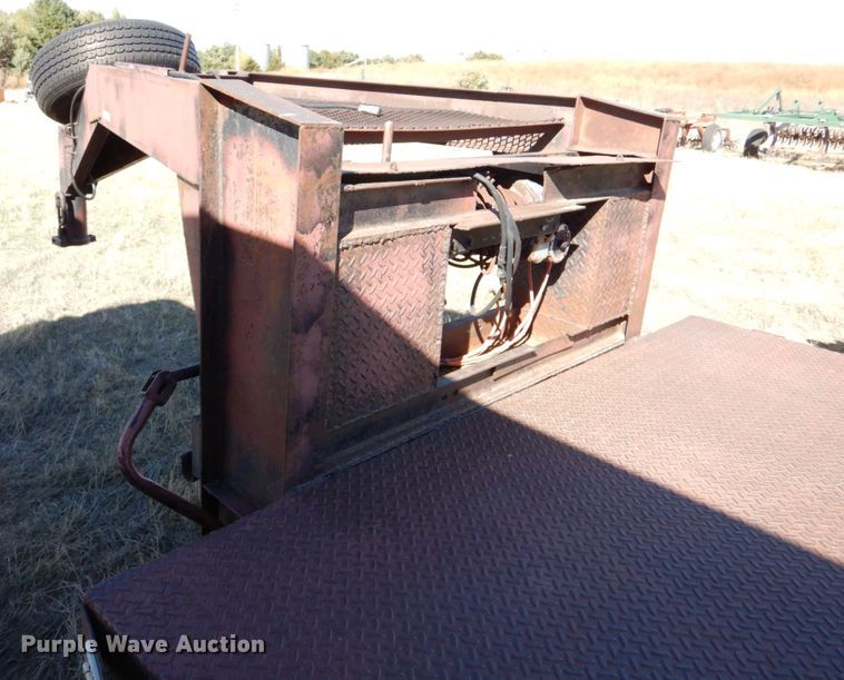 image for item IV9751 1981  shop built equipment trailer