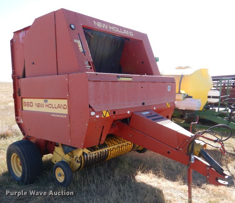 image for item IV9753 New Holland 660  round baler