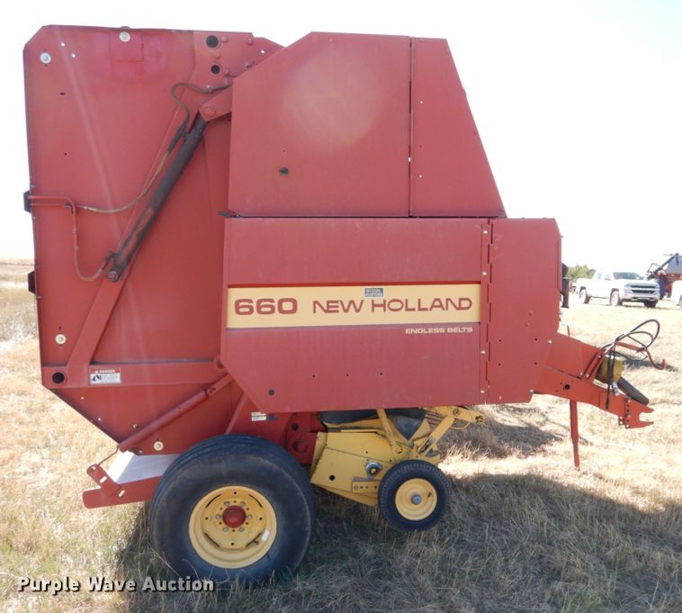 image for item IV9753 New Holland 660  round baler