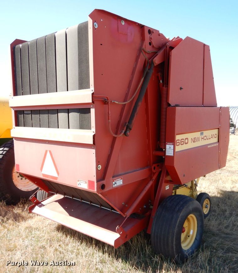 image for item IV9753 New Holland 660  round baler