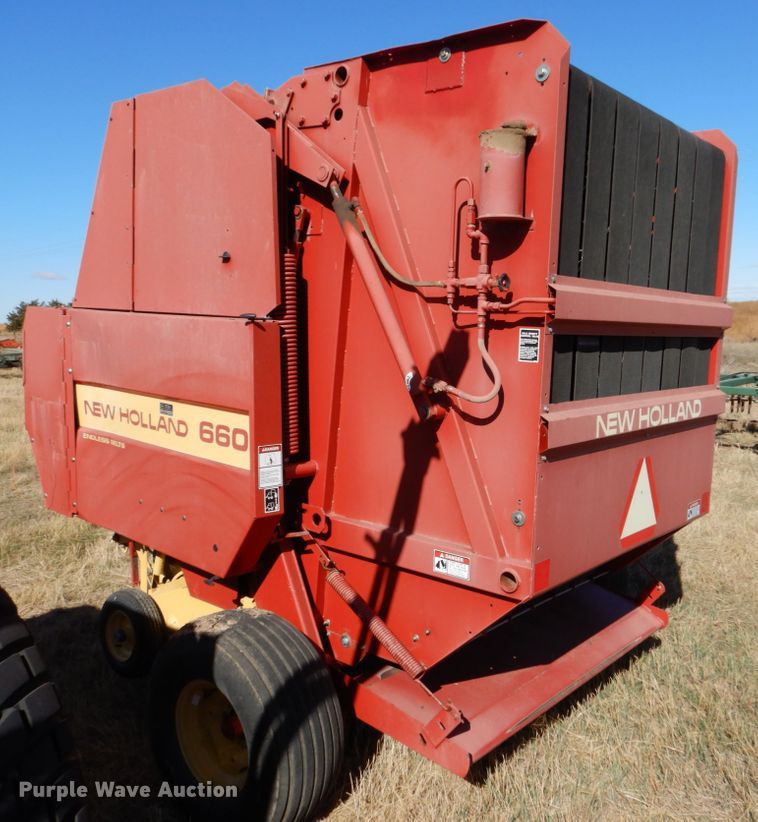 image for item IV9753 New Holland 660  round baler