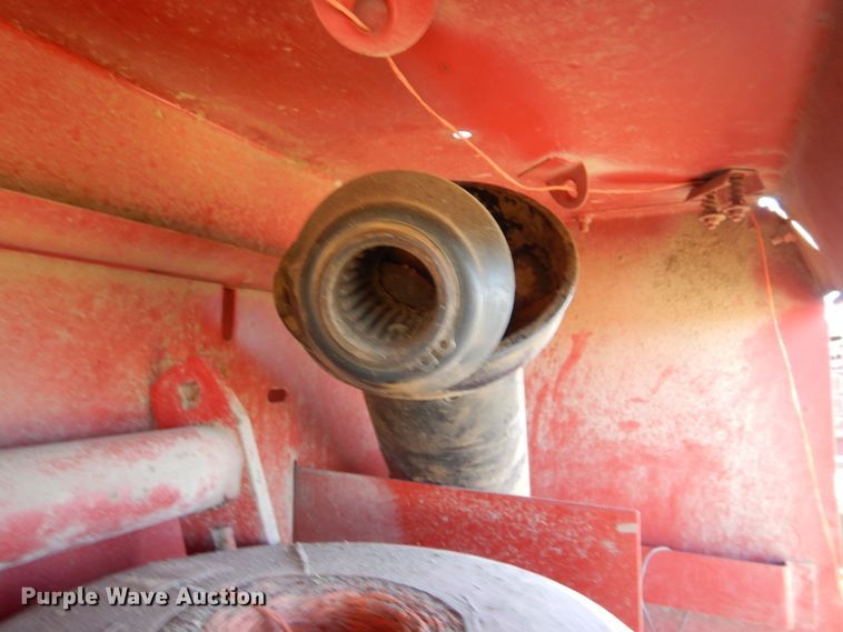 image for item IV9753 New Holland 660  round baler