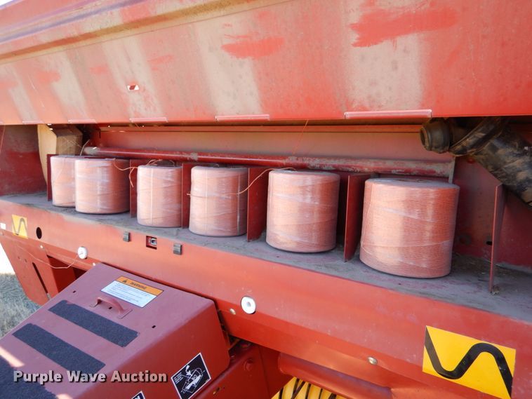 image for item IV9753 New Holland 660  round baler