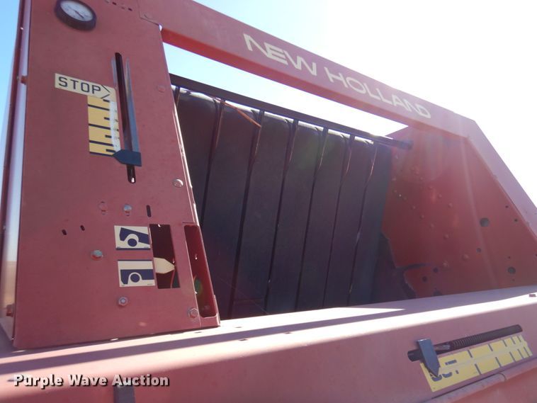 image for item IV9753 New Holland 660  round baler