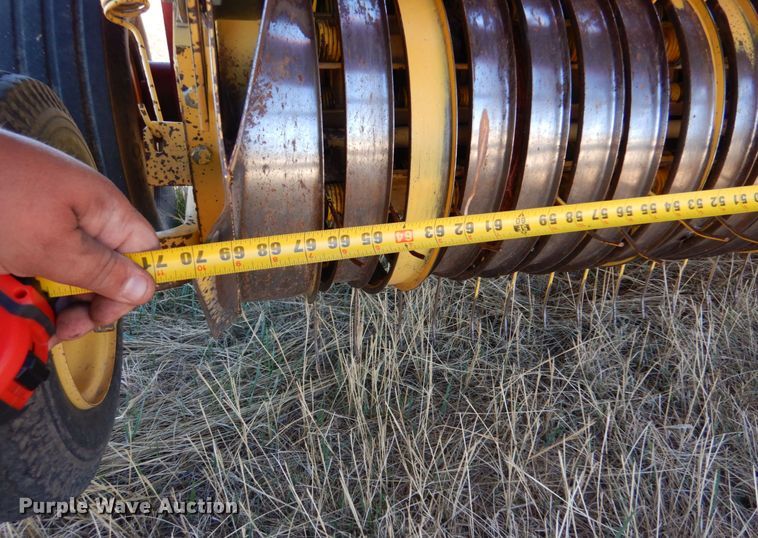 image for item IV9753 New Holland 660  round baler