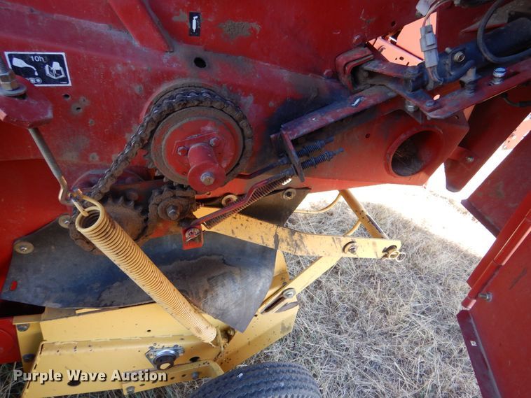 image for item IV9753 New Holland 660  round baler