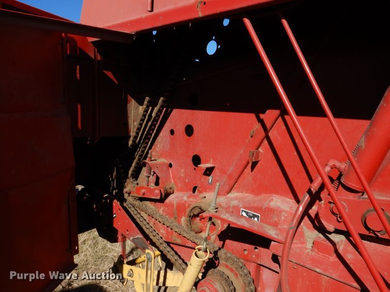 image for item IV9753 New Holland 660  round baler