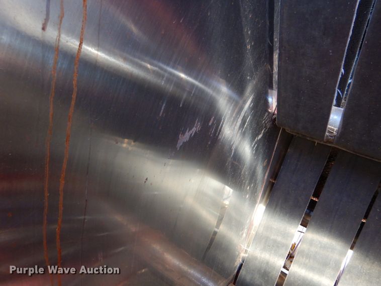 image for item IV9753 New Holland 660  round baler