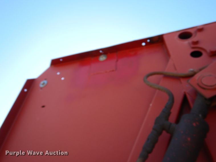 image for item IV9753 New Holland 660  round baler