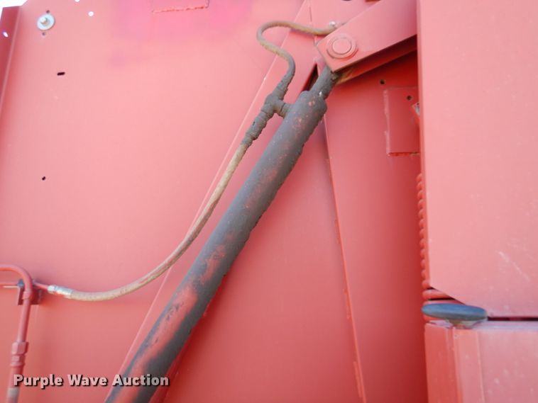 image for item IV9753 New Holland 660  round baler