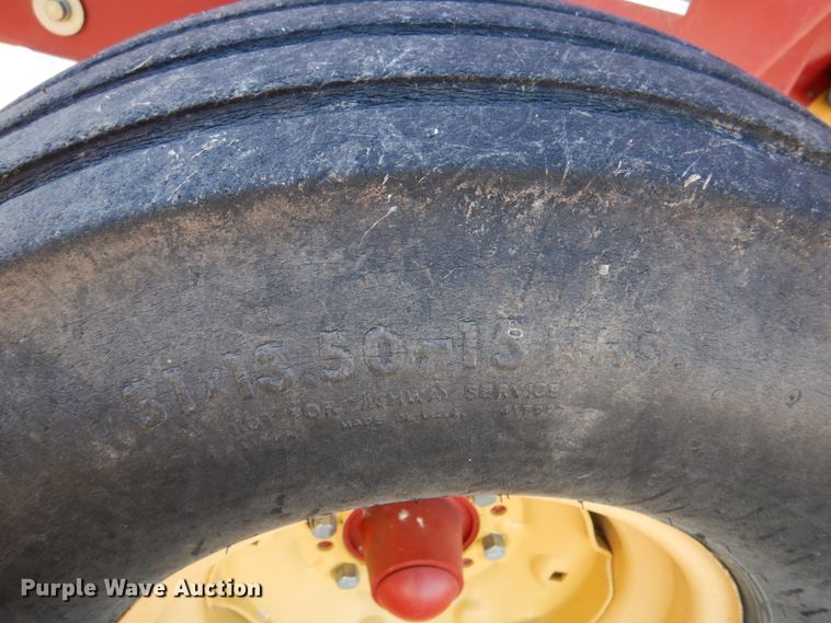 image for item IV9753 New Holland 660  round baler