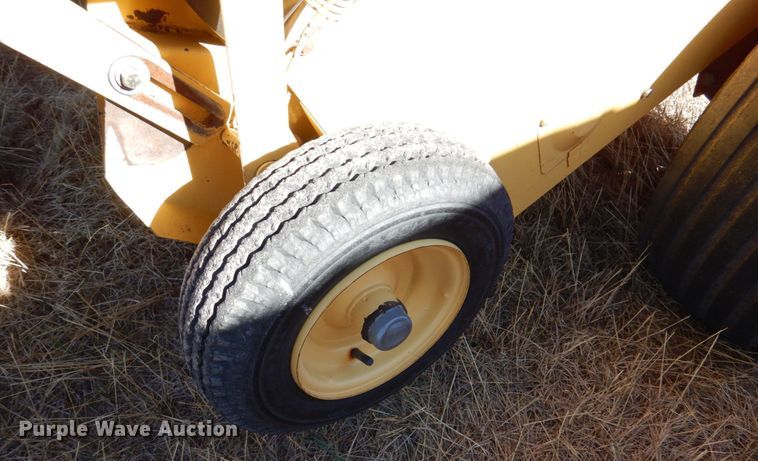 image for item IV9753 New Holland 660  round baler