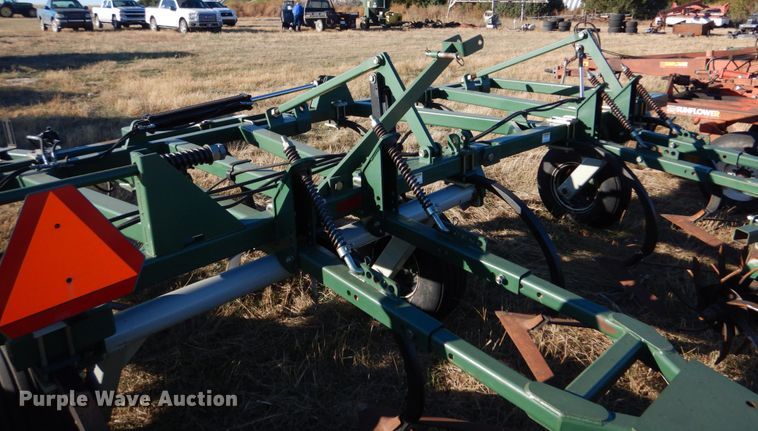 image for item IV9754 Orthman Fallow Master 910472  field cultivator