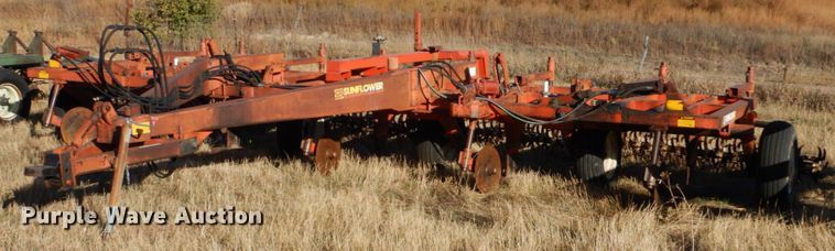image for item IV9755 1988 Sunflower 3650-25  sweep plow