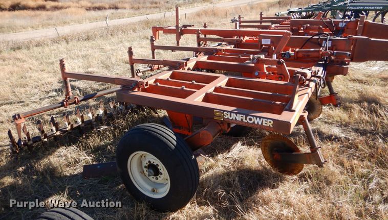 image for item IV9755 1988 Sunflower 3650-25  sweep plow