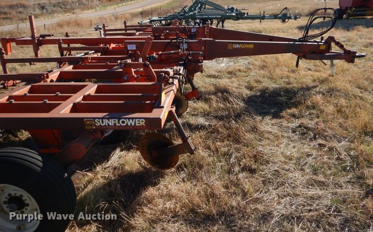 image for item IV9755 1988 Sunflower 3650-25  sweep plow