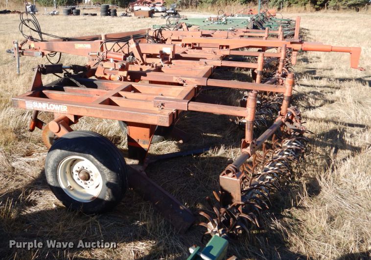 image for item IV9755 1988 Sunflower 3650-25  sweep plow