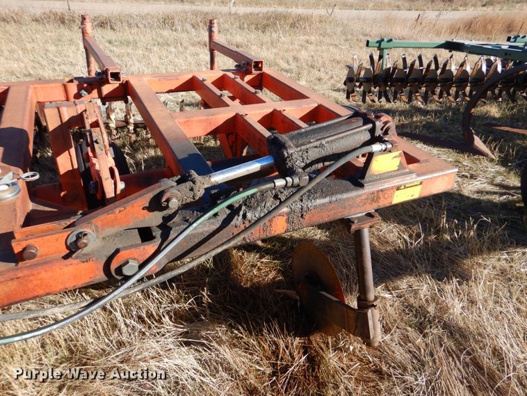 image for item IV9755 1988 Sunflower 3650-25  sweep plow