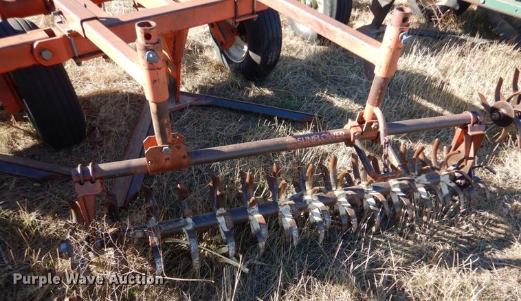 image for item IV9755 1988 Sunflower 3650-25  sweep plow