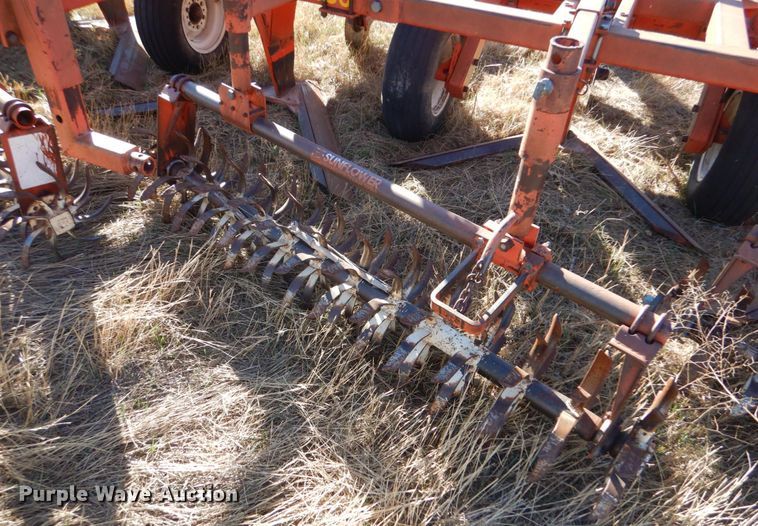 image for item IV9755 1988 Sunflower 3650-25  sweep plow