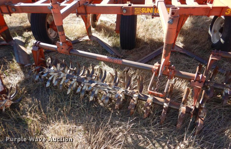 image for item IV9755 1988 Sunflower 3650-25  sweep plow