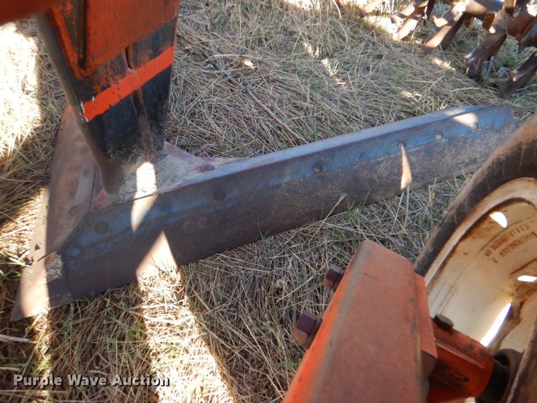 image for item IV9755 1988 Sunflower 3650-25  sweep plow