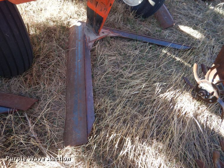 image for item IV9755 1988 Sunflower 3650-25  sweep plow