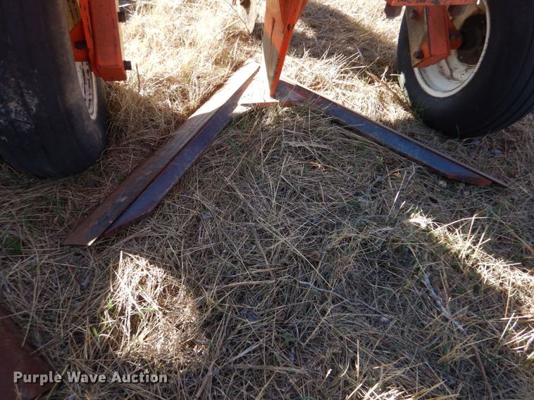 image for item IV9755 1988 Sunflower 3650-25  sweep plow